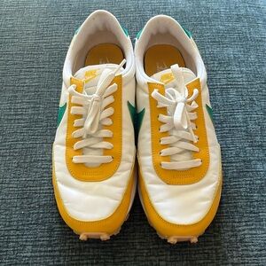 Nike Running Tennis Shoes Sneakers - 9